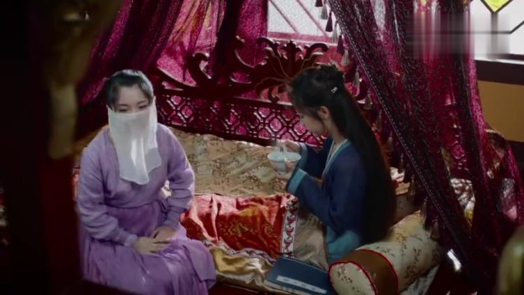 都来品香蜜,锦觅杨紫 生病,旭凤邓伦 担心不已,前去探望,不仅亲自贴心喂药(虽然没成功),